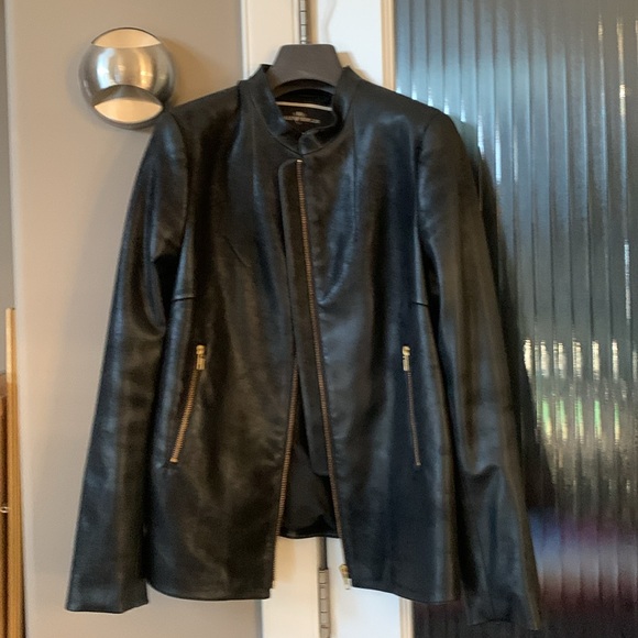 Charcoal colored leather jacket. Zippers on sleeves pockets and sides. No damage - Picture 9 of 12